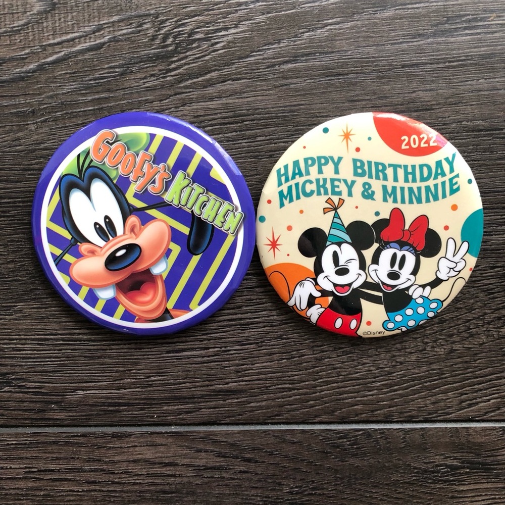 Disney Disneyland Goofy’s kitchen & Mickey and Minnie’s birthday button pins